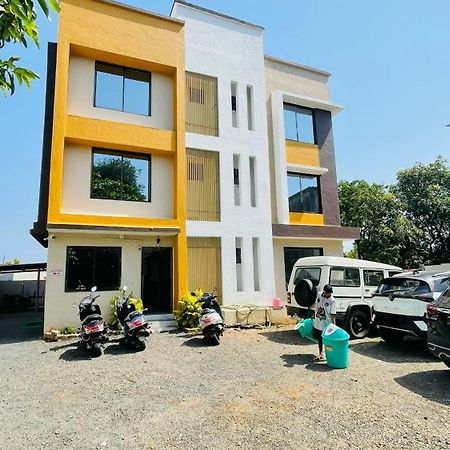 Hotel Devka House à Daman Extérieur photo