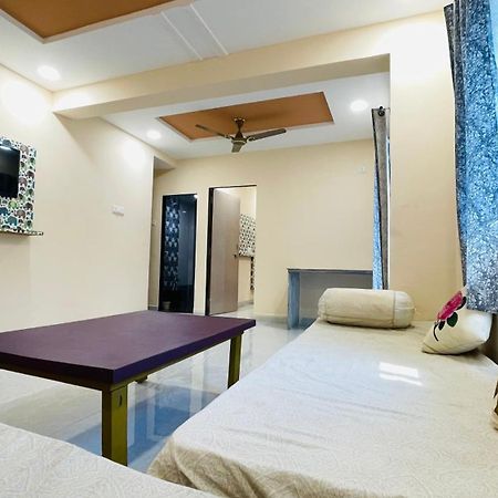 Hotel Devka House à Daman Extérieur photo