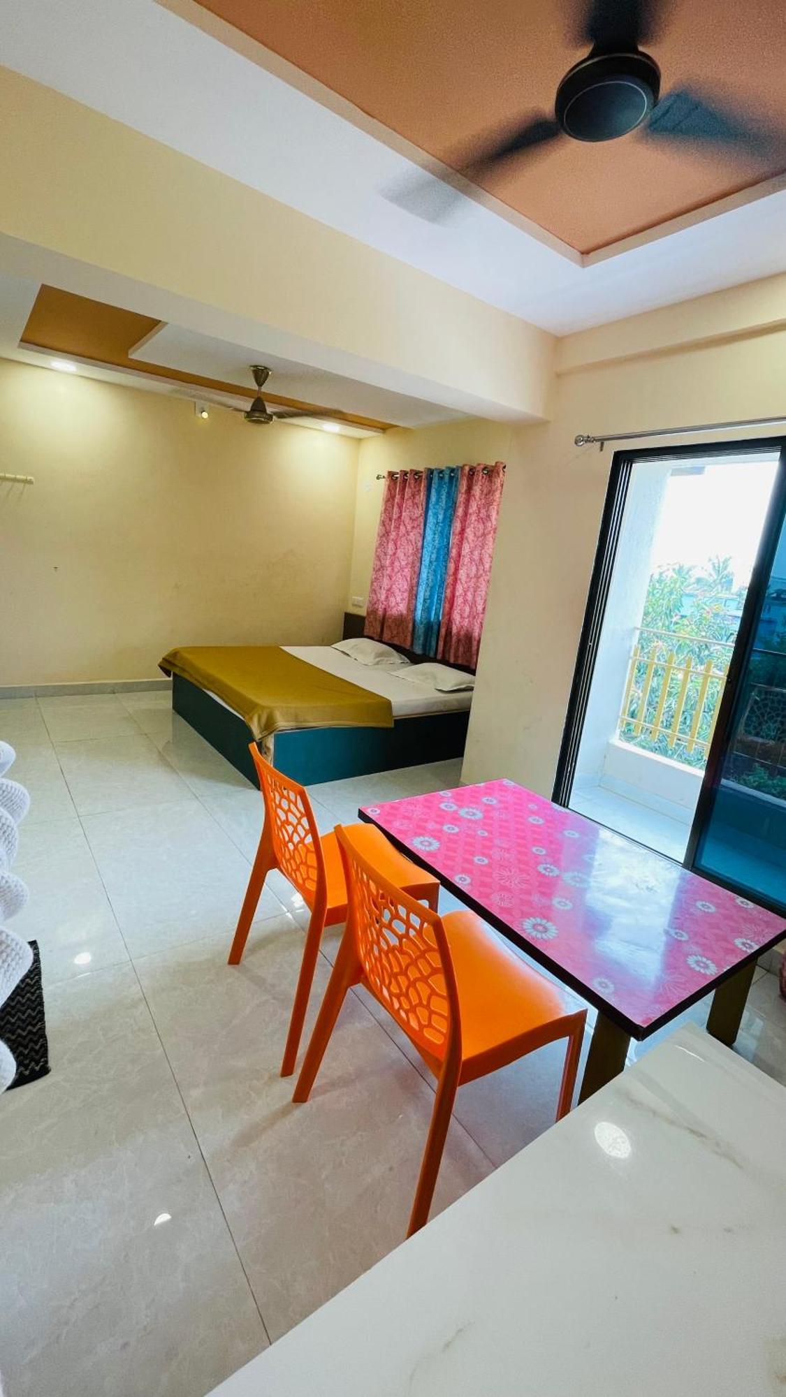 Hotel Devka House à Daman Extérieur photo