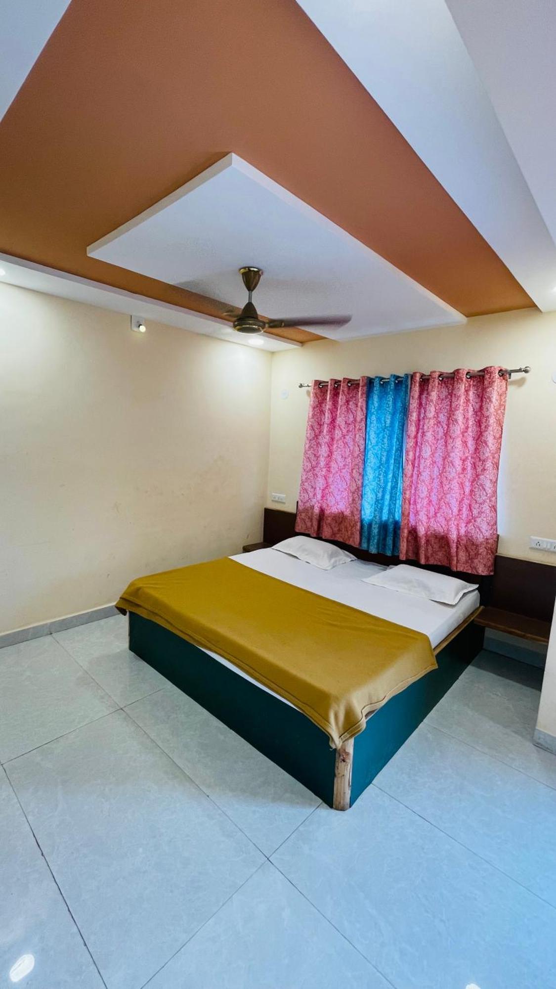 Hotel Devka House à Daman Extérieur photo