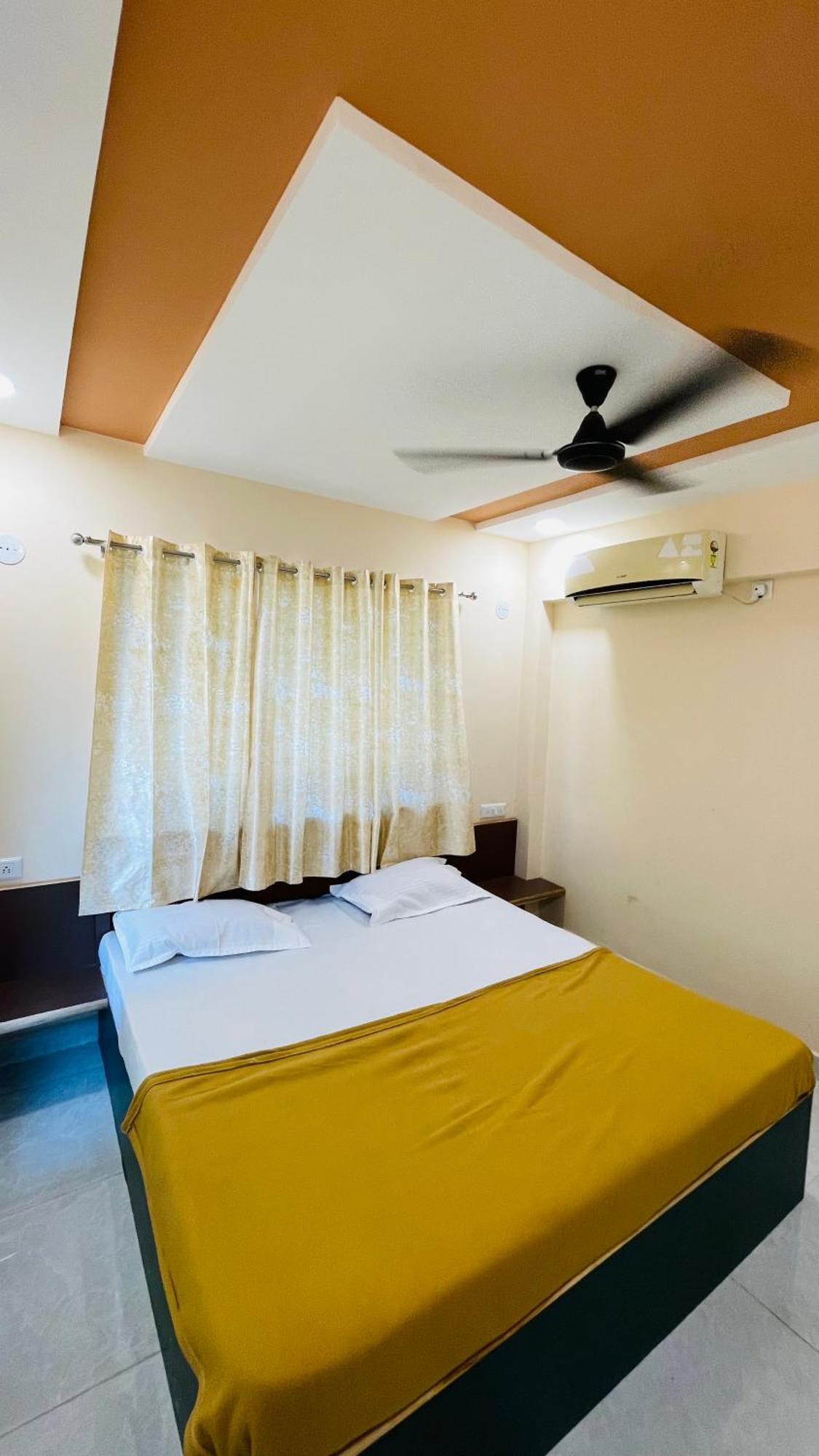 Hotel Devka House à Daman Extérieur photo