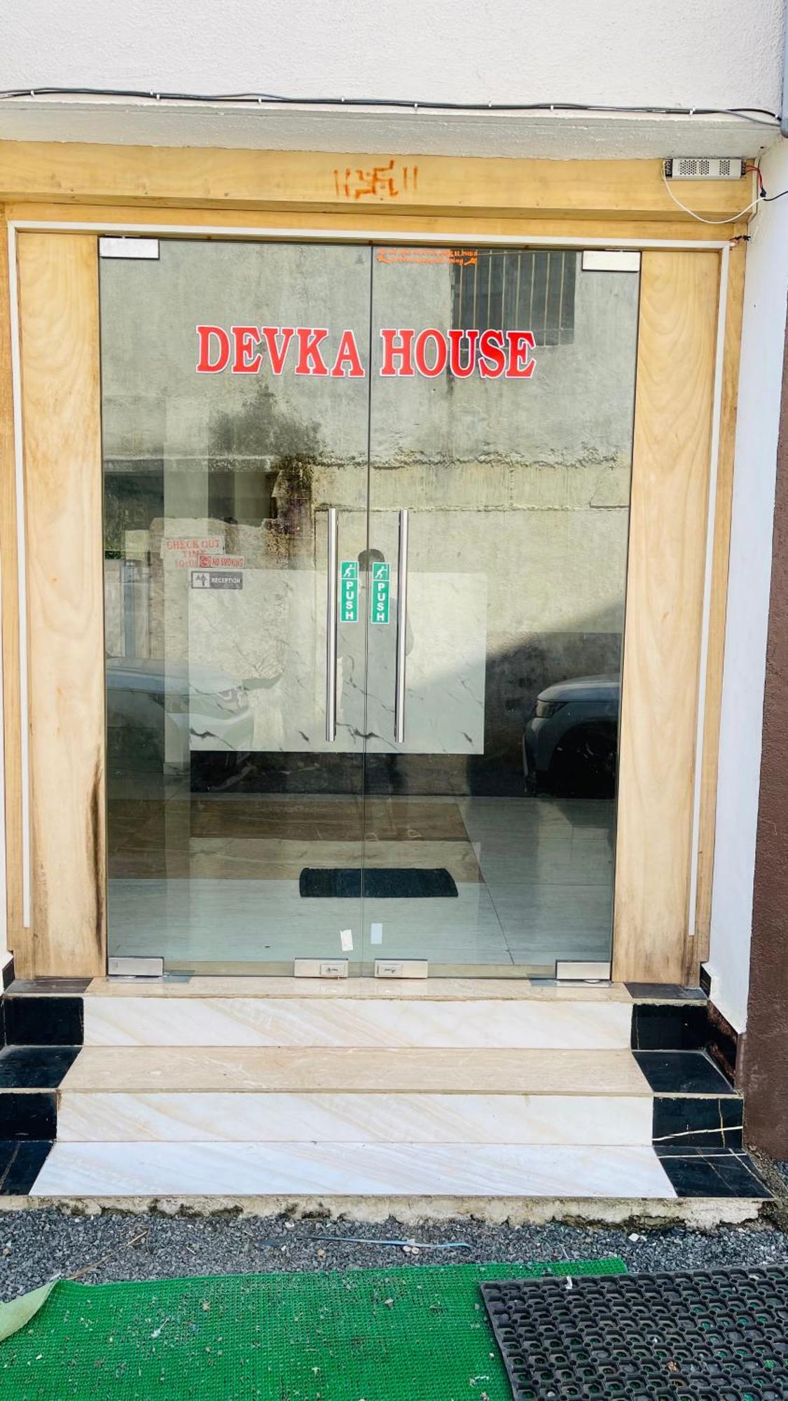 Hotel Devka House à Daman Extérieur photo