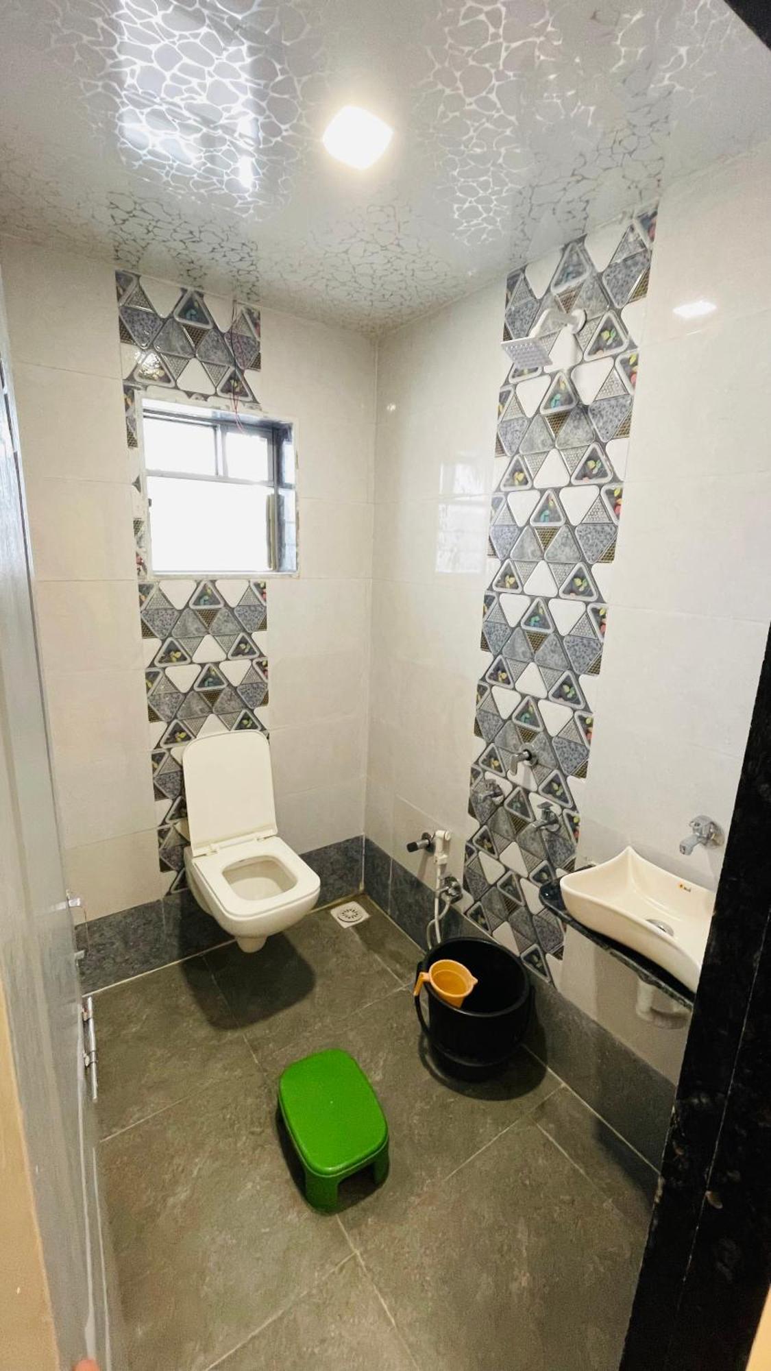 Hotel Devka House à Daman Extérieur photo