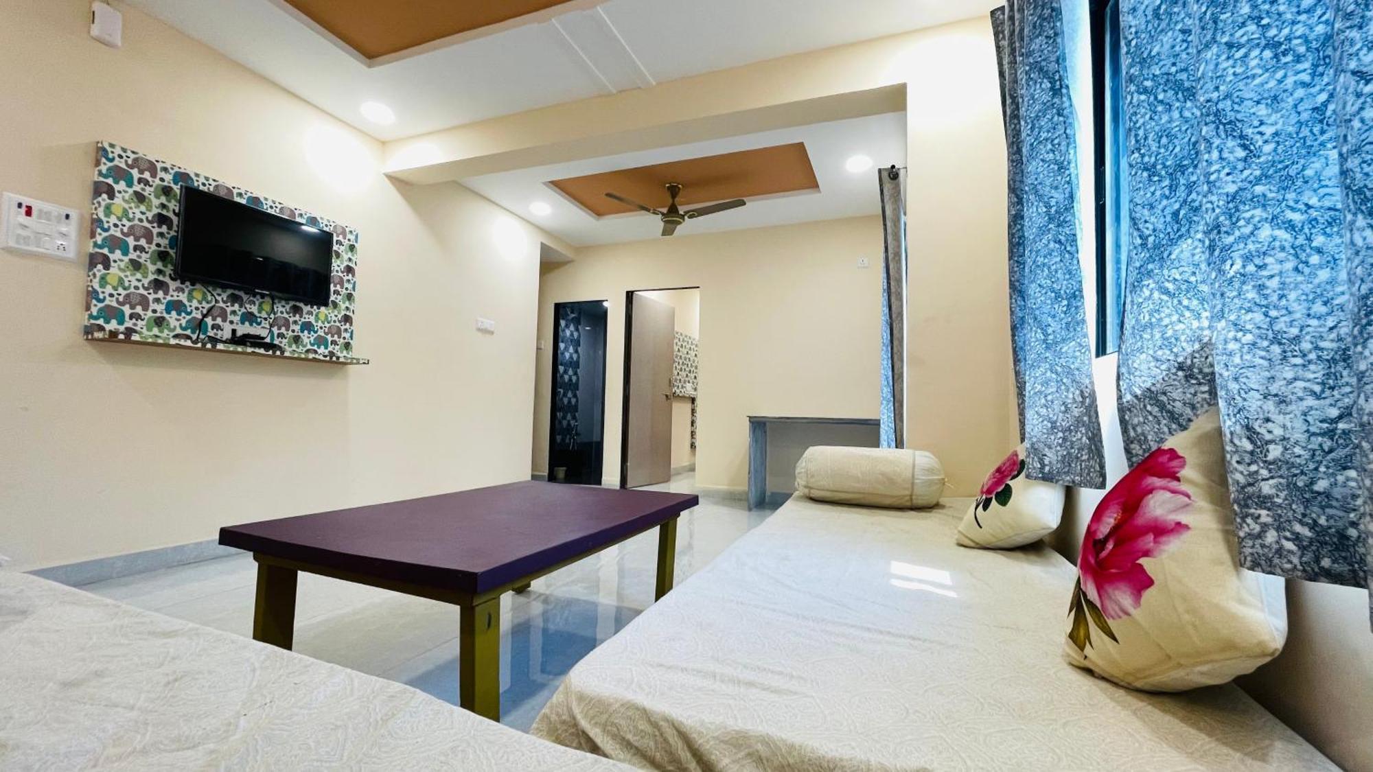 Hotel Devka House à Daman Extérieur photo