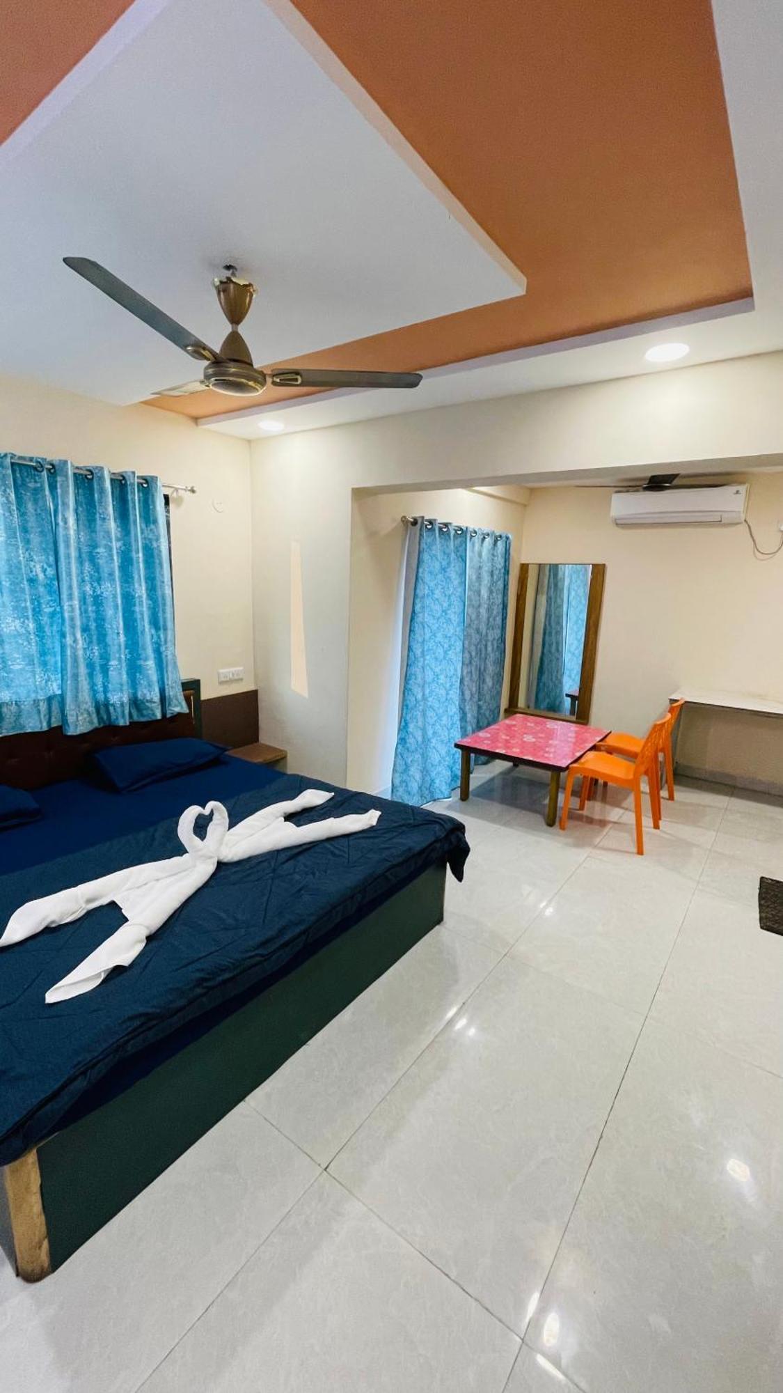 Hotel Devka House à Daman Extérieur photo