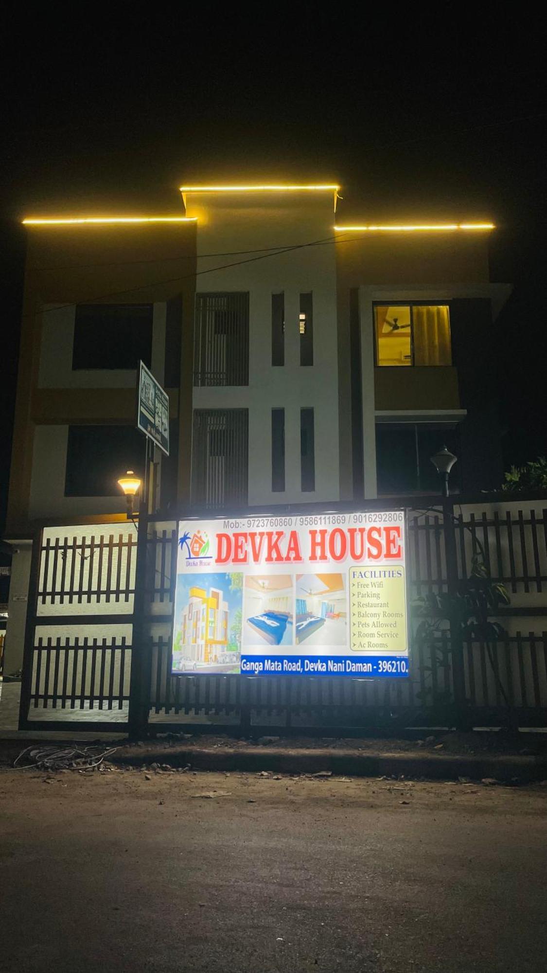 Hotel Devka House à Daman Extérieur photo