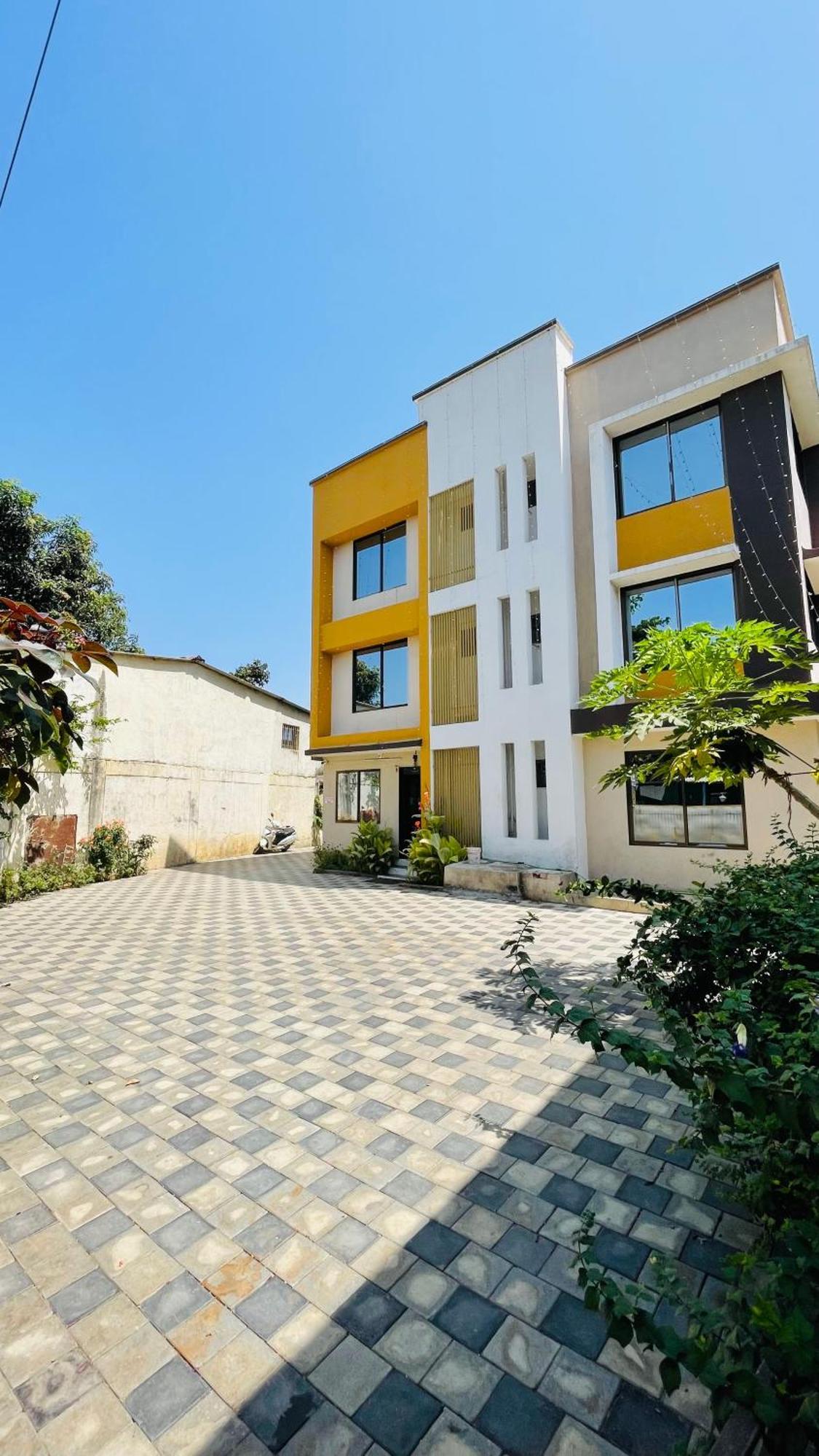 Hotel Devka House à Daman Extérieur photo